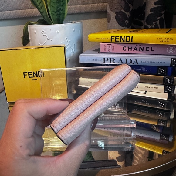 Fendi Peekaboo Kiss-lock Compact Wallet - Picture 8 of 12